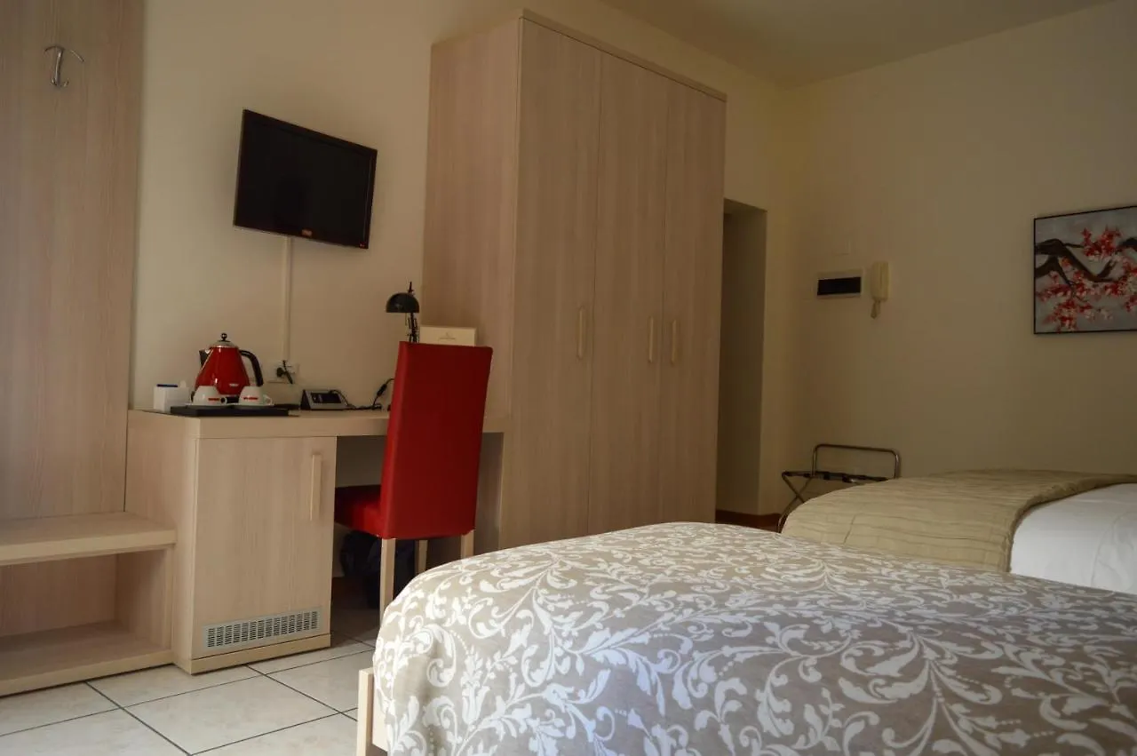La Contrada Bed & Breakfast Sarnico 2*,