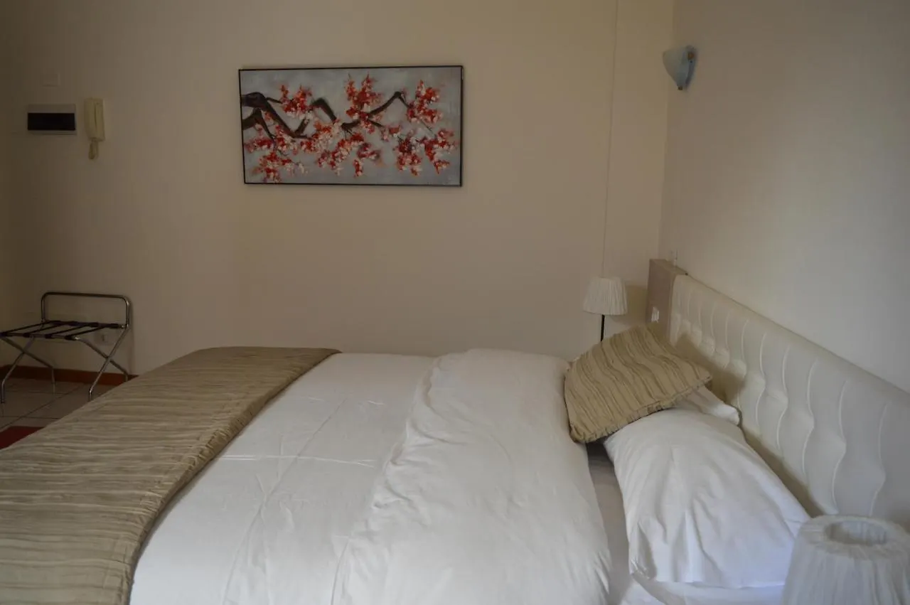 **  La Contrada Bed & Breakfast Sarnico Italy