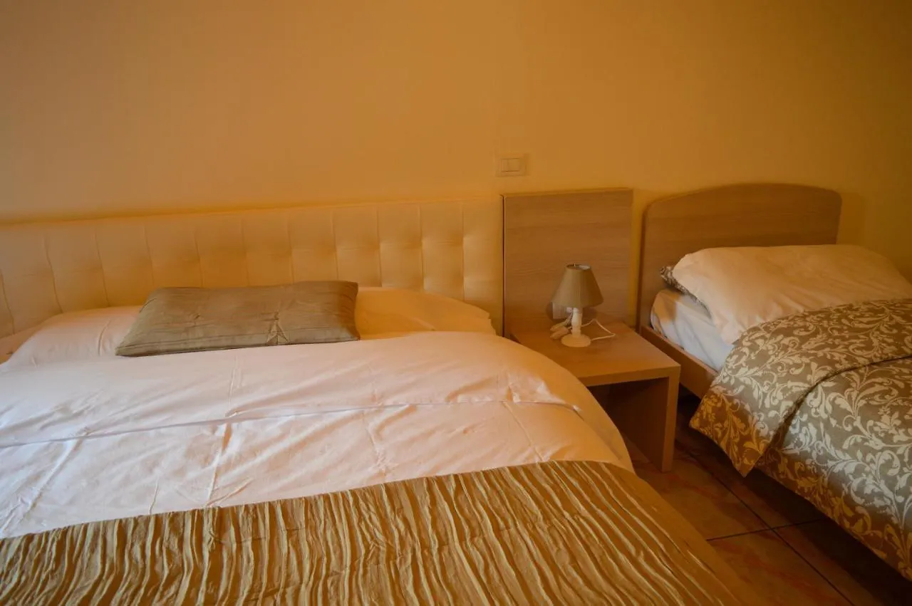 La Contrada Bed & Breakfast Sarnico 2*,